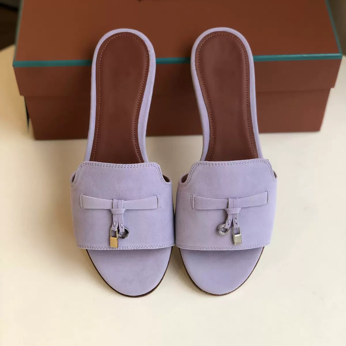 Loro Slipper